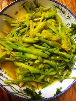 青椒素炒黄花菜