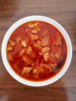 西红柿炖牛肉配土豆粉