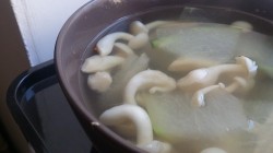 鸡架冬瓜蘑菇汤