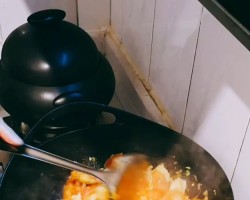 家常西红柿炒鸡蛋。