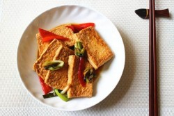 春季家庭养生菜“姜葱烧豆腐”