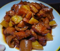 红烧肉炖土豆酸菜