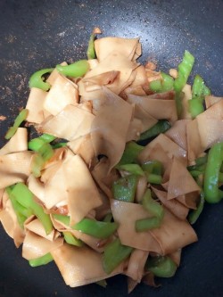 2020尖椒豆腐皮怎么做好吃 尖椒豆腐皮的做法,步骤
