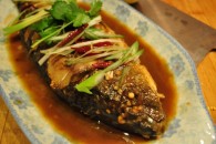 美食百科：简单的红烧鲤鱼怎么吃？