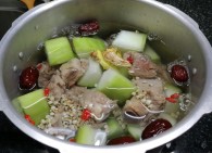 解暑祛湿的冬瓜薏米排骨汤