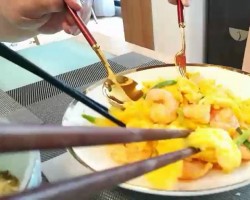 虾仁炒鸡蛋的做法_美食方法
