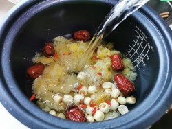 银耳莲子汤的做法-银耳莲子汤的功效