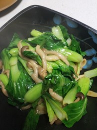 蚝油蟹味菇炒青菜的做法