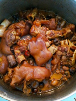 野山椒(泡椒)炖猪蹄