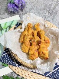 咸蛋黄焗鸡翅的做法_美食方法