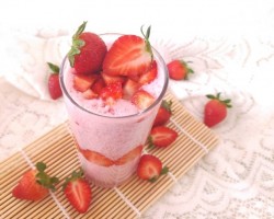 护肤养颜的草莓奶昔&草莓砂冰