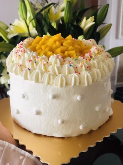 【芒果奶油蛋糕】--- 女儿的生日蛋糕