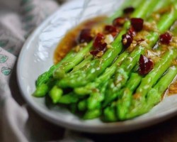 蚝油芦笋炒海鲜菇