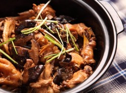 冬菇焖鸡----粤式经典，美味养生两不误的做法