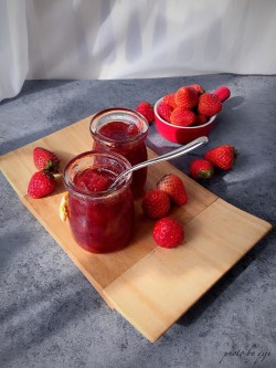 自制草莓酱。