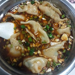 鲜香牛肉酸汤水饺的做法