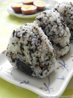 金枪鱼蘑菇海苔饭团