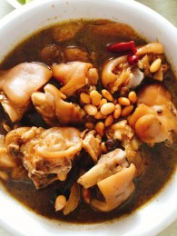 黄豆炖猪蹄汤-冬季暖身的做法