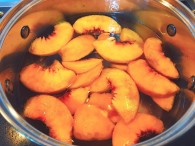 黄桃控的福利～自制黄桃罐头的做法
