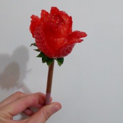 草莓玫瑰花怎么做好吃 草莓玫瑰花