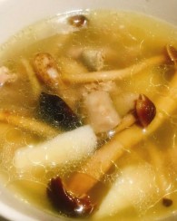 竹荪山药菌菇鸡汤秋天怎么吃的做法